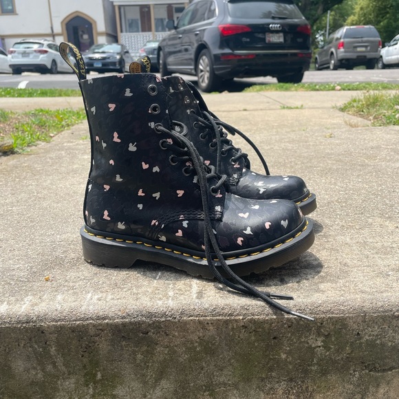 Dr Martens 1460 PASCAL LEATHER WILD HEART PRINTED LACE UP BOOTS - Picture 4 of 7